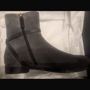 New Giorgio Armani Suede Women’s Ankle Boots Size 7 in the Box Italy